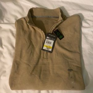 Men’s M Van Heusen long sleeve 3/4 zip pullover.